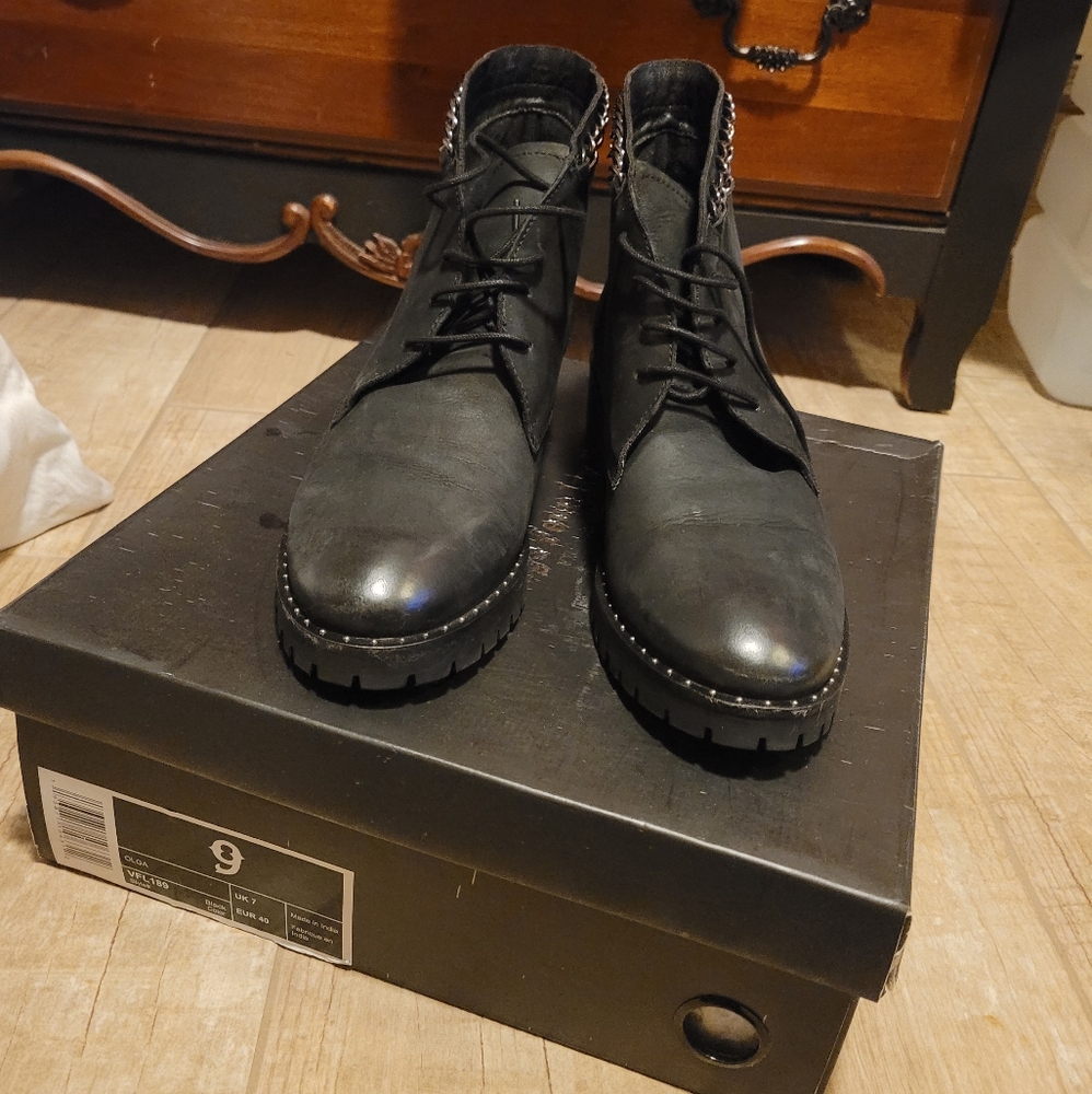 Vintage Foundry Olga chain moc croc boot 40 black
